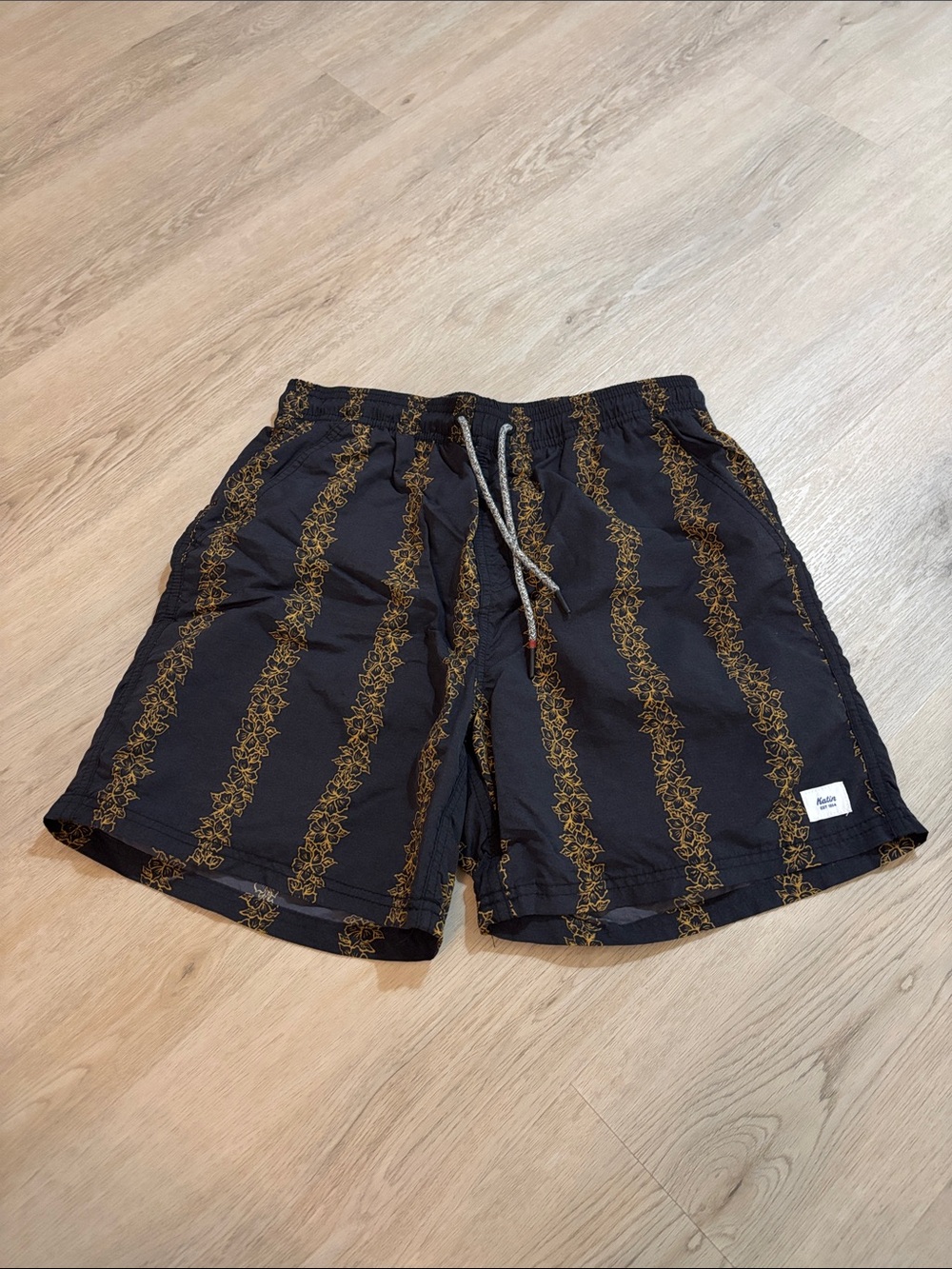 Katin like new size Medium Mens swim shorts
5” inseam